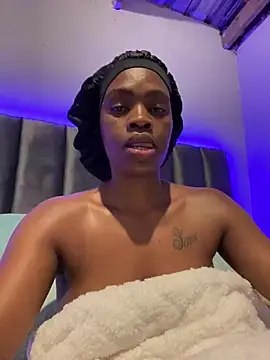 Snapshot of LuciousLips96 chatting on 20, 12, 2025 LuciousLips96 online show from 20, 12, 2025