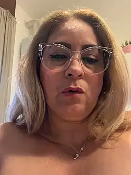 Snapshot of x_elena_x chatting on 26, 2, 2025 x elena x online show from 26, 2, 2025