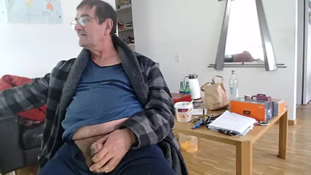 Snapshot of silvio-aus-luzern-CH chatting on 3, 4, 2026 silvio-aus-luzern-CH online show from 3, 4, 2026