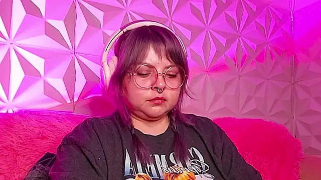 Satyn doll online show from 24, 10, 2025