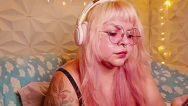 Satyn doll online show from 12, 6, 2026