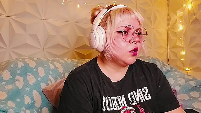 Satyn doll online show from 14, 6, 2026
