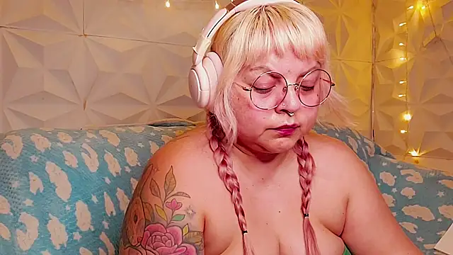 Satyn doll online show from 16, 6, 2026