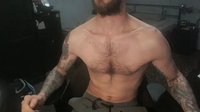 Snapshot of SexxxyLouis chatting on 1, 3, 2026 SexxxyLouis online show from 1, 3, 2026