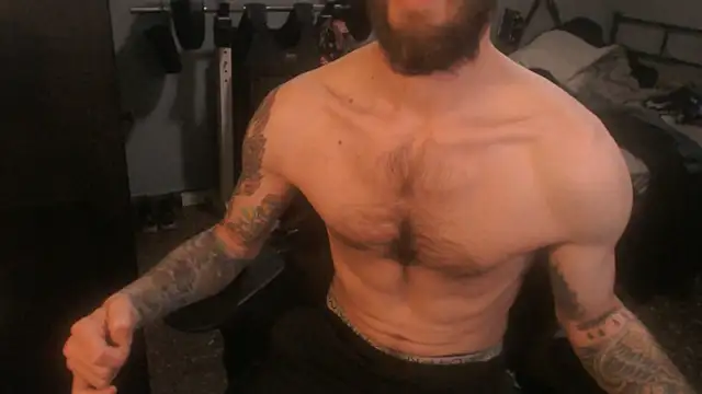 Snapshot of SexxxyLouis chatting on 1, 4, 2026 SexxxyLouis online show from 1, 4, 2026