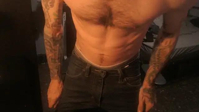 Snapshot of SexxxyLouis chatting on 2, 4, 2026 SexxxyLouis online show from 2, 4, 2026