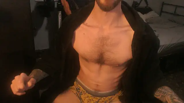 Snapshot of SexxxyLouis chatting on 5, 4, 2026 SexxxyLouis online show from 5, 4, 2026