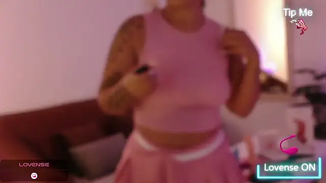 Snapshot of little_susie chatting on 24, 9, 2025 little susie online show from 24, 9, 2025