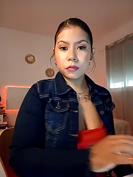 Snapshot of little_susie chatting on 22, 10, 2025 little susie online show from 22, 10, 2025