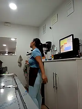 Snapshot of little_susie chatting on 27, 10, 2025 little susie online show from 27, 10, 2025