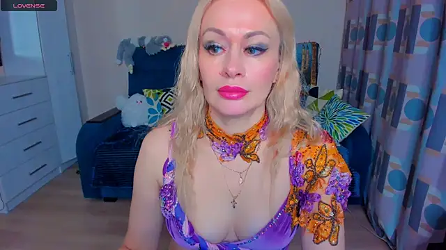 EllenMoore online show from 15, 12, 2024