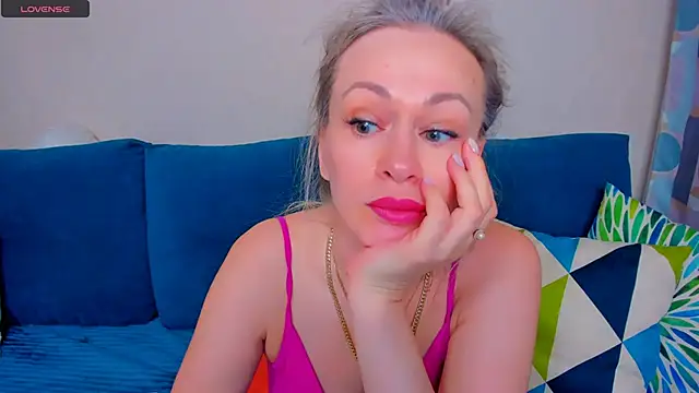 EllenMoore online show from 16, 9, 2025