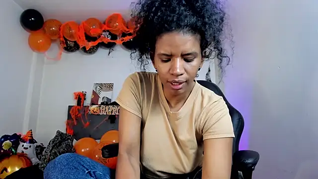Snapshot of Ellie_Alves chatting on 25, 10, 2025 Ellie Alves online show from 25, 10, 2025