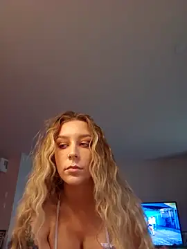 Snapshot of LilyOrion chatting on 14, 10, 2025 LilyOrion online show from 14, 10, 2025