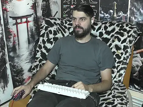 Snapshot of 00george chatting on 5, 12, 2025 00george online show from 5, 12, 2025