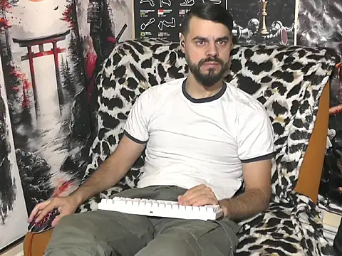 Snapshot of 00george chatting on 15, 12, 2025 00george online show from 15, 12, 2025