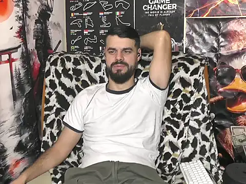 Snapshot of 00george chatting on 16, 12, 2025 00george online show from 16, 12, 2025