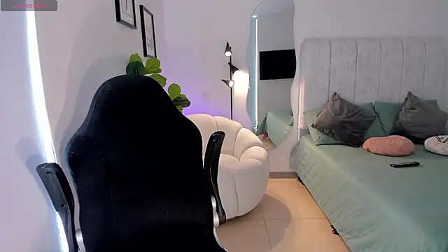 AmyWood online show from 7, 4, 2026