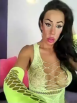 YOURSDEBORA online show from 10, 12, 2024