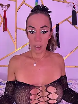 YOURSDEBORA online show from 30, 4, 2026