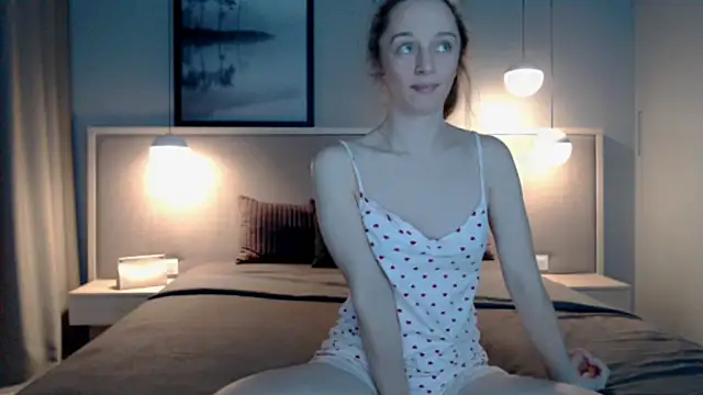 Snapshot of ShySchoolGirl chatting on 21, 10, 2025 ShySchoolGirl online show from 21, 10, 2025