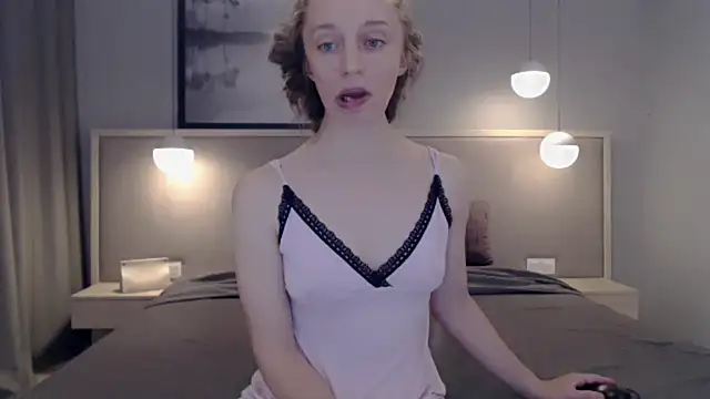 Snapshot of ShySchoolGirl chatting on 24, 10, 2025 ShySchoolGirl online show from 24, 10, 2025