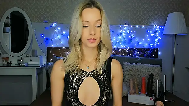 MiaBeeXX online show from 3, 10, 2025