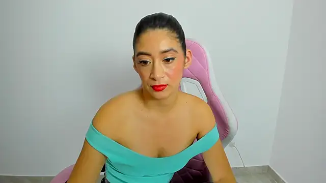 Snapshot of MeganWhite3 chatting on 2, 12, 2024 MeganWhite3 online show from 2, 12, 2024