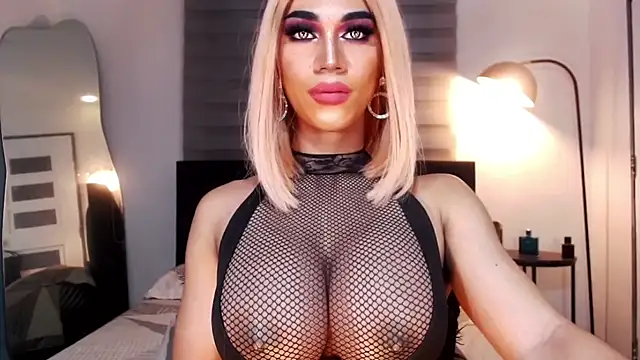 Snapshot of MassiveCockxMistress chatting on 17, 1, 2025 MassiveCockxMistress online show from 17, 1, 2025