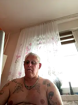 Snapshot of smaili1513 chatting on 17, 9, 2025 smaili1513 online show from 17, 9, 2025