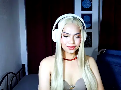 Snapshot of MistressLuna1 chatting on 30, 3, 2026 MistressLuna1 online show from 30, 3, 2026
