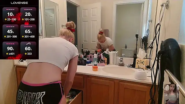 Blondiewithanass online show from 5, 5, 2026