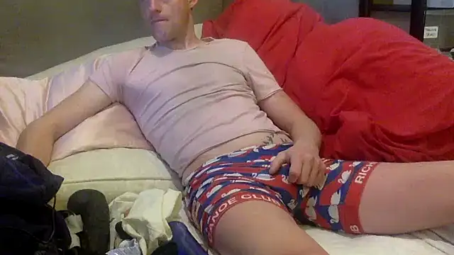 Snapshot of londonfuckwhore chatting on 14, 10, 2025 londonfuckwhore online show from 14, 10, 2025