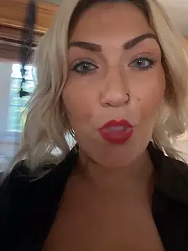 Snapshot of LittleMissEeve chatting on 13, 9, 2025 LittleMissEeve online show from 13, 9, 2025