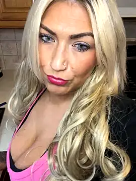 Snapshot of LittleMissEeve chatting on 19, 9, 2025 LittleMissEeve online show from 19, 9, 2025