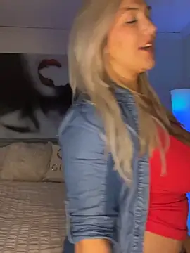 Snapshot of LittleMissEeve chatting on 19, 10, 2025 LittleMissEeve online show from 19, 10, 2025