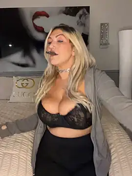 Snapshot of LittleMissEeve chatting on 22, 10, 2025 LittleMissEeve online show from 22, 10, 2025
