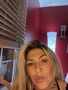 Snapshot of LittleMissEeve chatting on 25, 10, 2025 LittleMissEeve online show from 25, 10, 2025