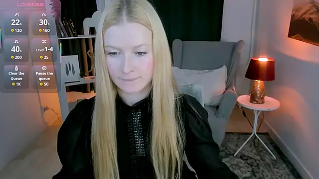 Laly Peach online show from 3, 11, 2025