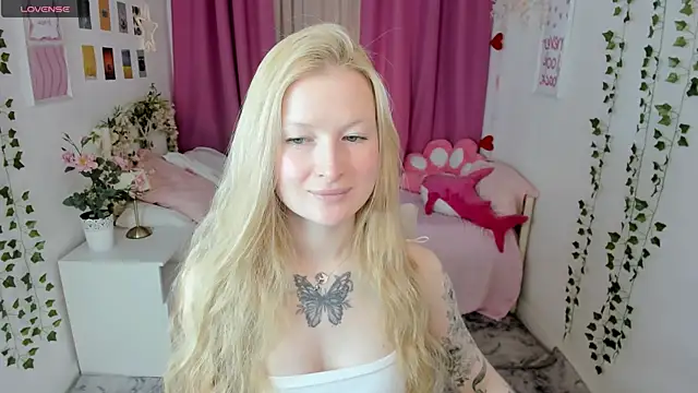 Laly Peach online show from 29, 4, 2026