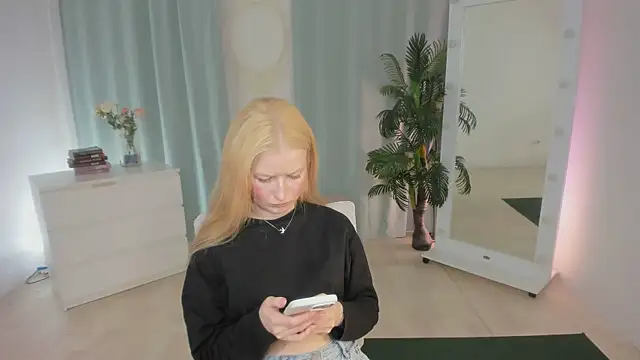 Snapshot of Laly_Peach chatting on 16, 6, 2026 Laly Peach online show from 16, 6, 2026