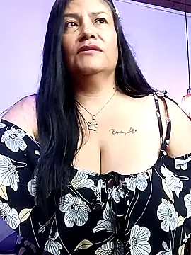 Snapshot of salomexlove_20 chatting on 19, 10, 2025 salomexlove 20 online show from 19, 10, 2025