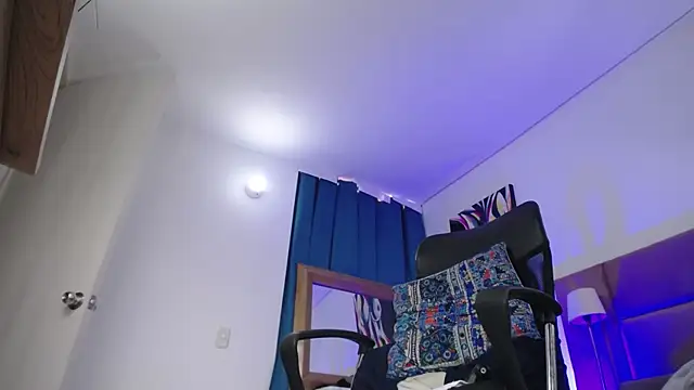 Snapshot of lizzy_squirt chatting on 17, 1, 2025 lizzy squirt online show from 17, 1, 2025