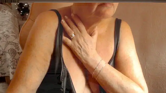 GrannyChrissy68 online show from 27, 12, 2024