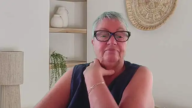 GrannyChrissy68 online show from 9, 5, 2026