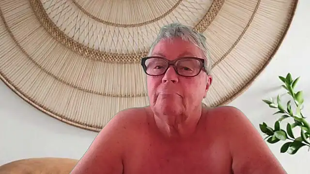 GrannyChrissy68 online show from 10, 5, 2026