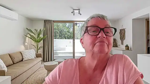 GrannyChrissy68 online show from 12, 5, 2026