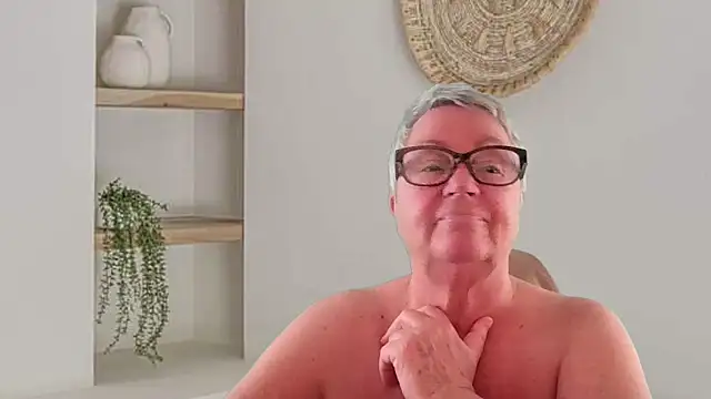 GrannyChrissy68 online show from 2, 6, 2026