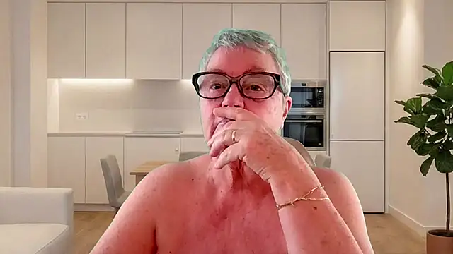 GrannyChrissy68 online show from 20, 6, 2026
