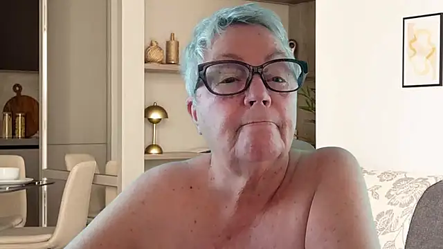 GrannyChrissy68 online show from 25, 6, 2026